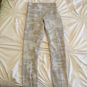 Lululemon Wunder Under high rise leggings